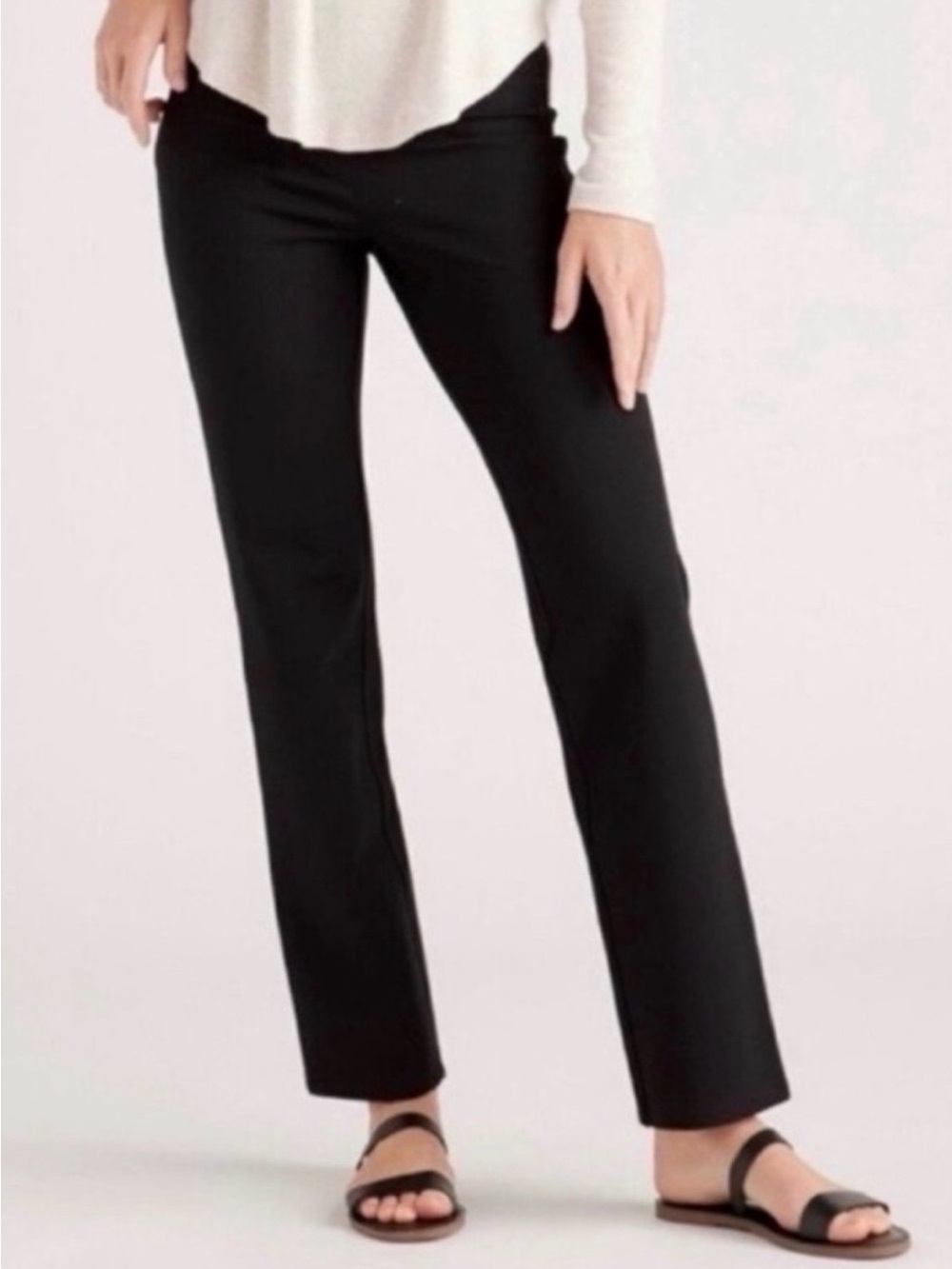 🌻 Quince black ultra stretch ponte straight leg pants. Size M.